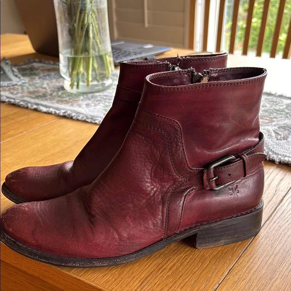 Frye Women's Burgundy Leather Ankle Booties with size zipper – Size 7